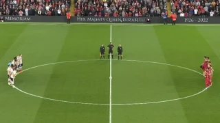 Λίβερπουλ: Αποδοκιμασίες στη σιγή για τον θάνατο της Βασίλισσας