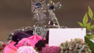 Αράχνη... στο φέρετρο της Ελισάβετ - Περπάτησε στο σημείωμα του Καρόλου