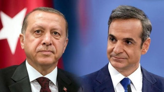 Δεν αντάλλαξαν ούτε ματιά Μητσοτάκης και Ερντογάν στη δεξίωση του Μπάιντεν