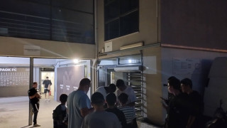 Ο Νάρεϊ υπέγραφε αυτόγραφα μετά το φιλικό με τον Πανσερραϊκό