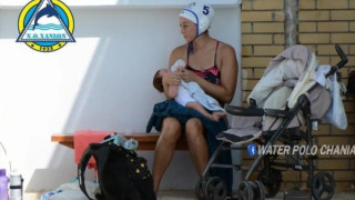 Κρήτη: Αθλήτρια πόλο θήλαζε το μωρό της πριν την προπόνηση