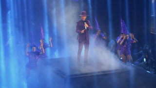 Αποθέωση Μαζωνάκη στην πρεμιέρα του-«Είμαι ο Γιώργος, ο αληθινός»