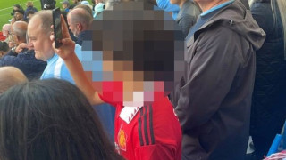 Απίστευτο περιστατικό στο Etihad: Φορούσε μπλούζα της Γιουνάιτετ και στο ημίχρονο έβγαλε κασκόλ της Σίτυ