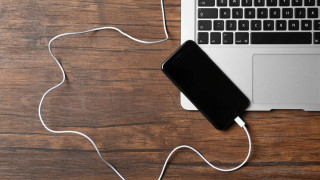 Η Ε.Ε κάνει πιο εύκολη τη ζωή μας: Επιβάλλει ενιαίο φορτιστή σε όλα τα κινητά και τις συσκευές