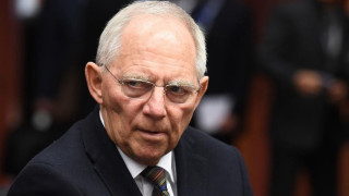 Σόιμπλε στη Bild: «Ας φορέσουν ένα πουλόβερ όσοι κρυώνουν!»