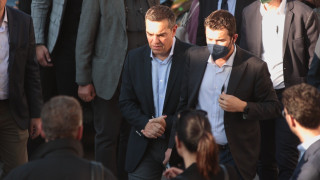 Στην κηδεία του Αλέξανδρου Νικολαΐδη ο Αλέξης Τσίπρας: «Τα λόγια σου θα δώσουν δύναμη σε χιλιάδες ανθρώπους που παλεύουν με τον καρκίνο»