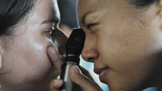 Οφθαλμίατρος έβγαλε από το μάτι ασθενούς… 23 ξεχασμένους φακούς επαφής!