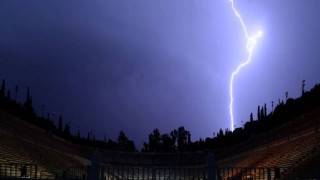 Σοκαριστικό βίντεο: Κεραυνός χτυπάει διαιτητή εν ώρα αγώνα