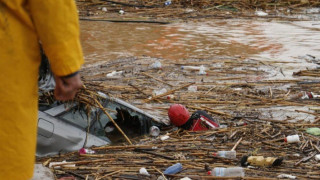 Συγκλονίζει ο σύζυγος της 50χρονης που βρέθηκε νεκρή στην Κρήτη: «Την είδα να επιπλέει, την έκρυβαν τα σκουπίδια»