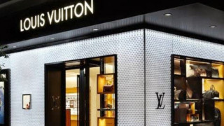 Ανεβαίνουν οι τιμές αλλά ξεπουλάνε Luis Vitton και Dior