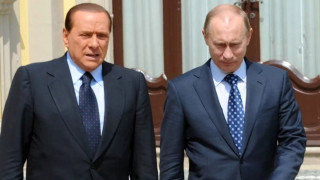 Μπερλουσκόνι και Πούτιν: Αντάλλαξαν κρασιά και... τρυφερά μηνύματα
