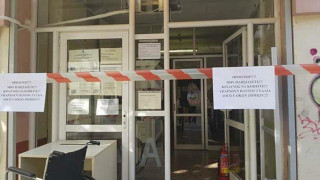Κοζάνη: Άντρας εισέβαλε στα ιατρεία του ΙΚΑ και τα έκανε «γης μαδιάμ»