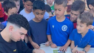 Μοίρασε χαμόγελα ο Λημνιός στα παιδιά της Ακαδημίας της Νίκης Βόλου