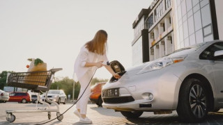 Αυτοκίνητο από σουπερμάκετ με 4 ευρώ/ημέρα