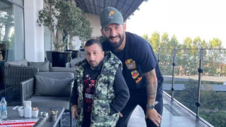 Βίντεο-έπος: Ο Κοκσάλ Μπαμπά πήρε στο «κυνήγι» τον Μανώλη Σιώπη