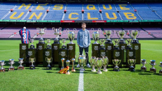 Μπαρτσελόνα: Ο Πικέ φωτογραφήθηκε με τα 30 τρόπαια που κατέκτησε