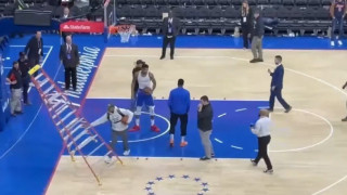 Ο Γιάννης θύμωσε με τον εαυτό του: Έριξε κάτω σκάλα και έμεινε στο γήπεδο για βολές μετά το ματς