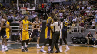 Φάπα ολκής στο Τζαζ-Λέικερς (video)