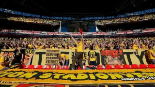 Ατμόσφαιρα γηπέδου από τους οπαδούς της Ντόρτμουντ! 