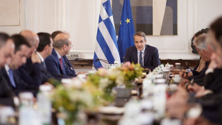 Ρε, είστε με τα καλά σας στη νυν Κυβέρνηση;