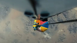 Έριξε αυγό από το διάστημα και δεν έσπασε