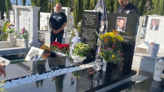 Ράγισαν καρδιές στο μνήμα του Νάσου-«Ανταλλάζαμε τα πάντα για να γυρίσεις πίσω»