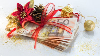 Δώρο Χριστουγέννων: Ποιοι θα το «χαρούν» σε τρεις δόσεις