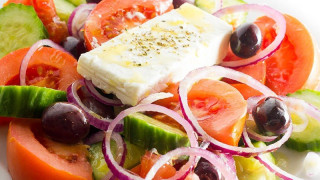 Πάρος-Καταγγελία για ταβέρνα: Χρέωνε έξτρα το λάδι στη χωριάτικη!