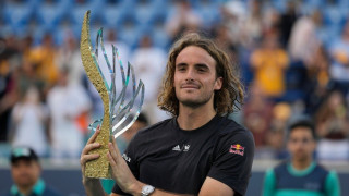 Πρωταθλητής ξανά ο Στέφανος Τσιτσιπα΄ς: Σήκωσε τη κούπα στο Αμπού Ντάμπι