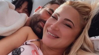 Η φωτογραφία στο κρεβάτι Τούνη - Αλεξανδράκη και Αλεξάνδρου προκάλεσε χαμό (pic)