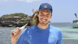 Η selfie του Τσιτσιπά με ένα... πόσουμ