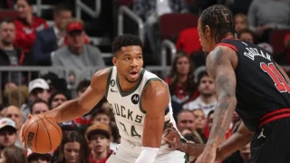 Ο μικρός Λίαμ Αντετοκούνμπο χειροκροτούσε τον Γιάννη στην προπόνηση με βολές