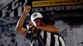 Πελέ: Θρηνεί ολόκληρη η Βραζιλία - Σπαρακτικές οι εικόνες των οπαδών