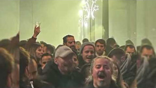 Λάρισα: Έκλεισε μαγαζί με πέταγμα τραπεζιών και σπασμένα πιάτα