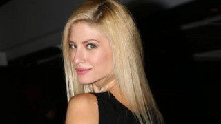 Ξαπλώνοντας στον ήλιο με την Ευαγγελία Αραβανή (φωτό)