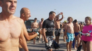 Ο δεινός κολυμβητής Τομ Χανκς (video)