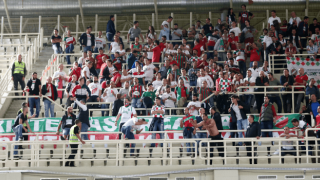 «Μας επιτέθηκαν με μαχαίρια, πέτρες και καδρόνια»