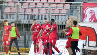 Με φόρα ο Πανσερραϊκός διέλυσε τον Ηρακλή Λάρισας, επιστροφή στα τρίποντα για Βέροια