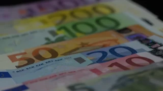 Κάργα λεφτά: Ποιες αυξήσεις έρχονται σε μισθούς και συντάξεις