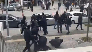 ﻿Δίκη για την δολοφονία του Άλκη Καμπανού: Ένταση έξω από το δικαστήριο