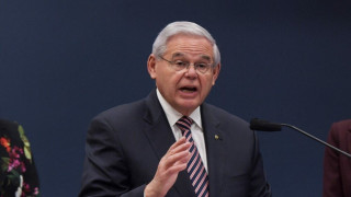 Ρόμπερτ Μενέντεζ: Ποινή κάθειρξης 15 ετών προτείνουν οι εισαγγελείς