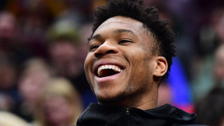 Απίστευτες ατάκες Αντετοκούνμπο: «Αν κερδίσουμε το Play-In, θα παίξω τα λεφτά στη ρουλέτα»