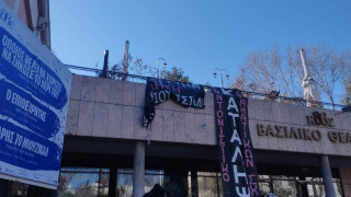 Συνεχίζεται η κατάληψη από καλλιτέχνες στο Βασιλικό Θέατρο