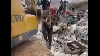Τραγωδία στην Συρία: Γυναίκα γέννησε και λίγο μετά ξεψύχησε κάτω από τα συντρίμμια