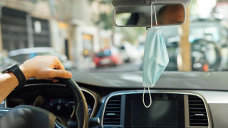 Υποχρεωτικές οι 2 μάσκες μέσα σε κάθε αυτοκίνητο