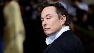 Έλον Μασκ: Ο πρώτος άνθρωπος με εμφύτευμα στον εγκέφαλο παίζει σκάκι σε υπολογιστή μόνο με τη σκέψη (βίντεο)