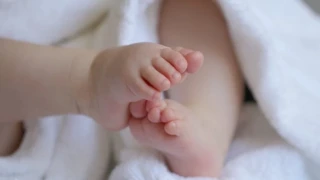 Σοκ στην Εύβοια: Γυναίκα πούλησε το μωρό της για 700 ευρώ