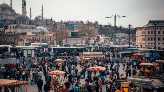 Le Monde για Τουρκία: Θανατηφόρο κοκτέιλ η διαφθορά των κατασκευαστών και η σχέση τους με την εξουσία