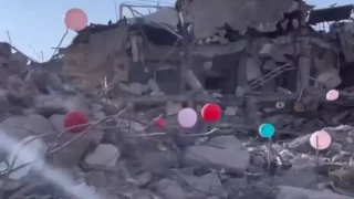 Τρομερές στιγμές στην Τουρκία: Mπαλόνια στα συντρίμμια για τα παιδιά που σκοτώθηκαν (vid)