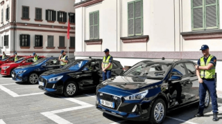 Αλβανία: Ενισχύεται με «κρυφά» περιπολικά - Πώς «συλλαμβάνουν» τους παραβάτες